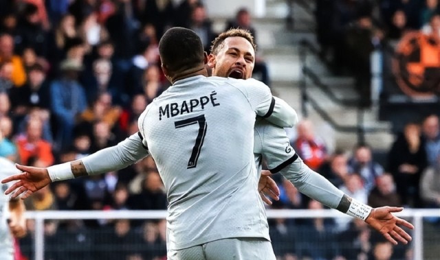  巴黎圣日耳曼客场完胜里昂稳固榜首位置  