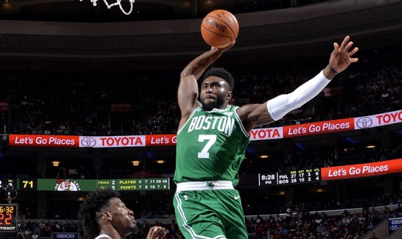  杰伦布朗爆发凯尔特人双探花合力击败雄鹿