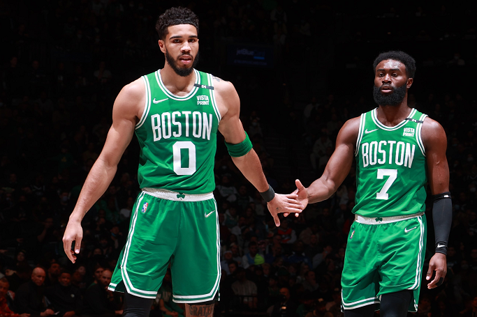  杰伦布朗爆发砍38分，绿军轻取老鹰稳固次席  